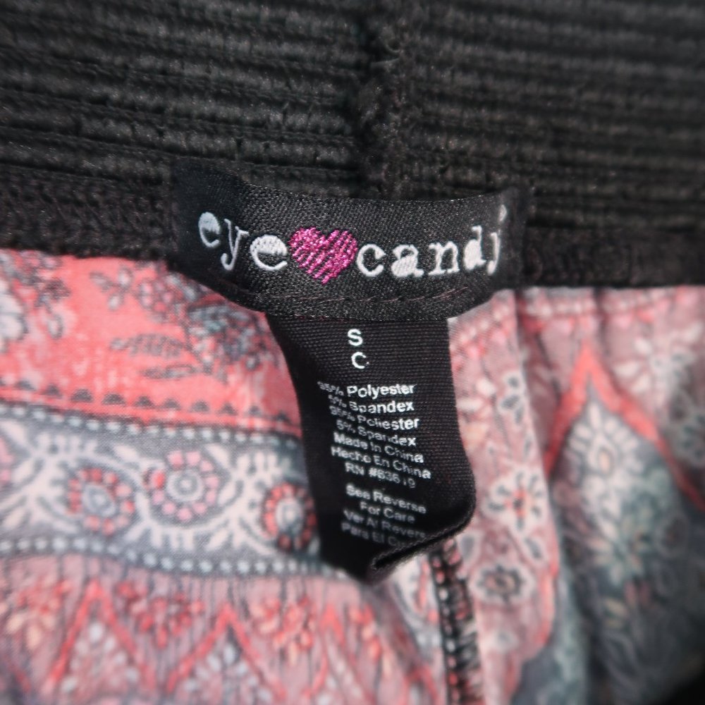 Patterned Soft Shorts with Pockets - Picture 6 of 6